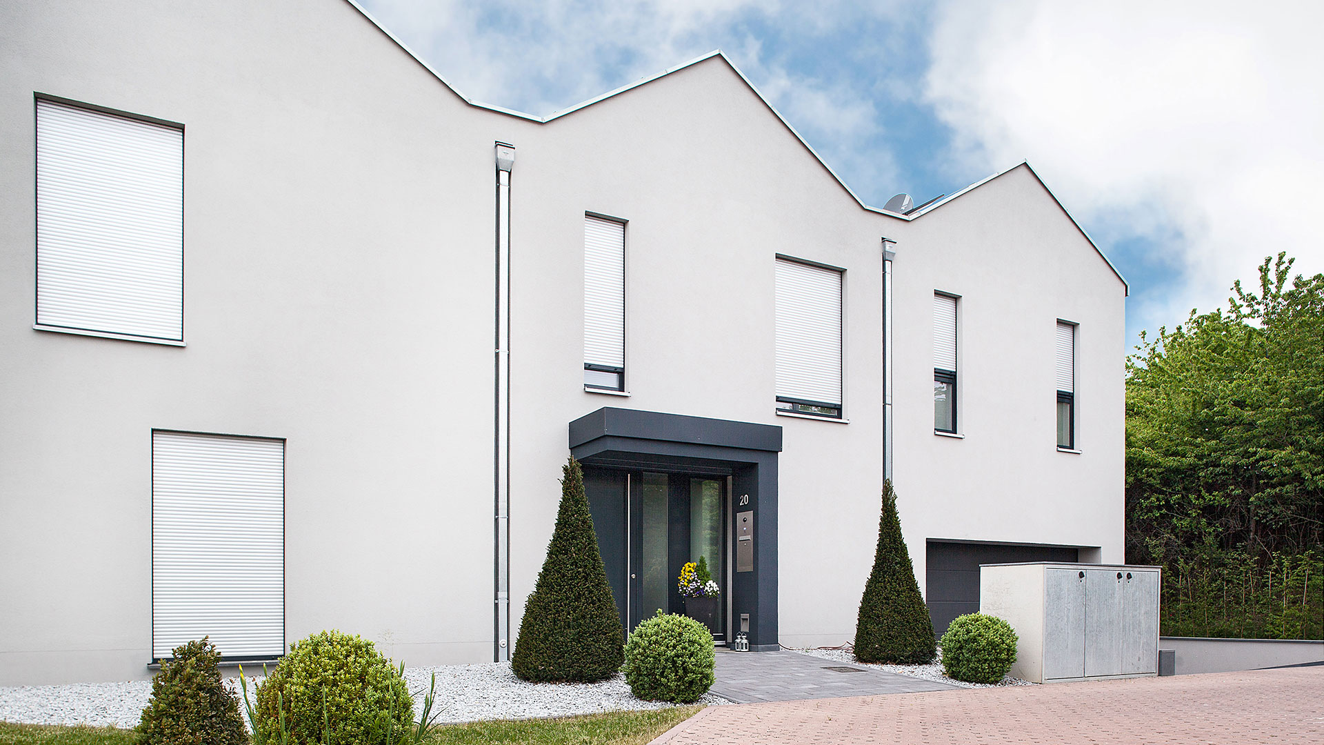 Einfamilienhaus mit auffälligem Satteldach in Leipzig